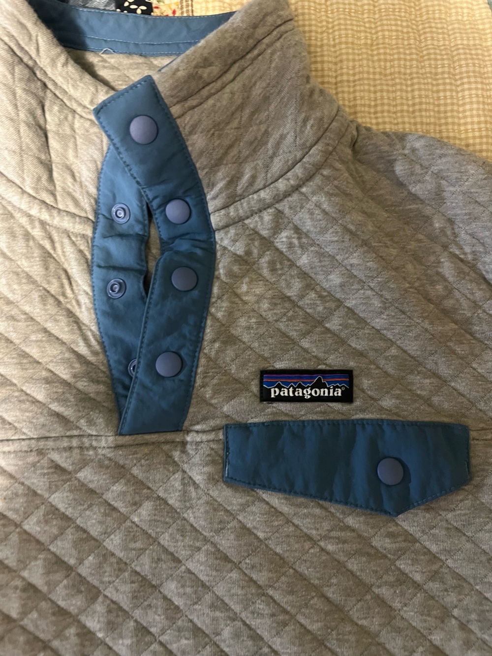Patagonia Quilted Pullover in Heather Gray with Slate Blue Accents - Picture 2 of 6
